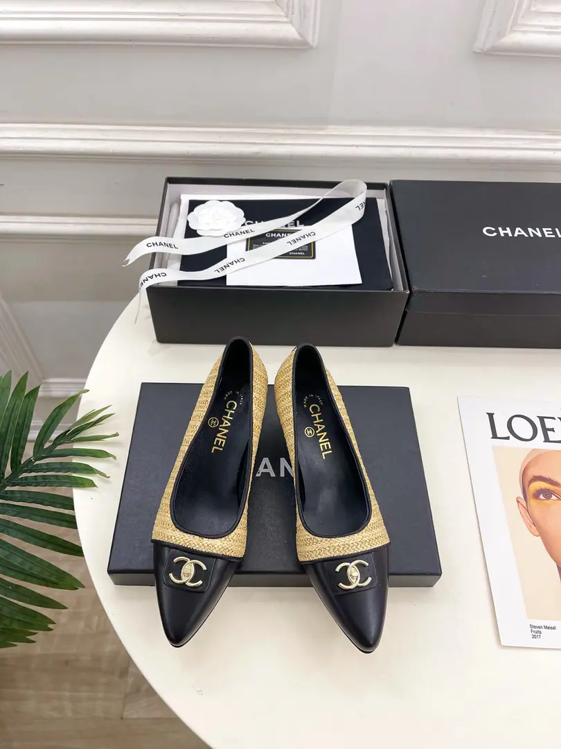 𝐂𝐇𝐀𝐍𝐄𝐋 | Kaori! 26𝐬𝐬 🦋2026 Spring and summer brand new. The cabinet is a classic show. Xiang-tzu.CThe bag is a stylish, sharp-headed shoe. New series〰 🍬 BSThe best in the fashion world. The pairs are carefully designed. Extremely simple The classic elements that never faded. 💋It's a beautiful dress. Summer's mandatory.…… ━━━━━ ЅᏇєєt ━━━━━ ▪️Shoe.: High-prescription parchment➕Special cloth ▪️Uchi.: Import silk sheep. ▪️Otsumi!: The original Italian is a big one. ▪️He's tall.: 6cm ▪️Shoes.: 35-39（40.41Custom without re-offer） ▪Plant price