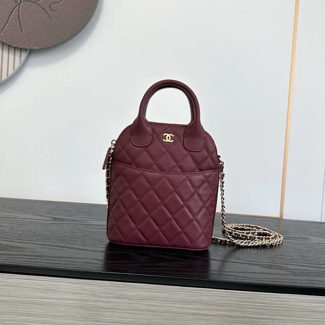 Wine.🍷Red《Caviar cow skin.🐂》OHANEL🚩🚩🚩Pulse shell bag.！Very fashionable little bag. Very good.!Shells are designed to be enough to fit the phone in the front pocket.!Limited block shell bag for the Advanced Handicraft Series！A national monopoly, Italy🇮🇹🇮🇹BonaudoSmall Refrigerated🐮New skin of cattle.！！BodinjoyeuxSlice the pneumoconi., The chalks are black., Old sand-stacked gold.:18x17x6cm