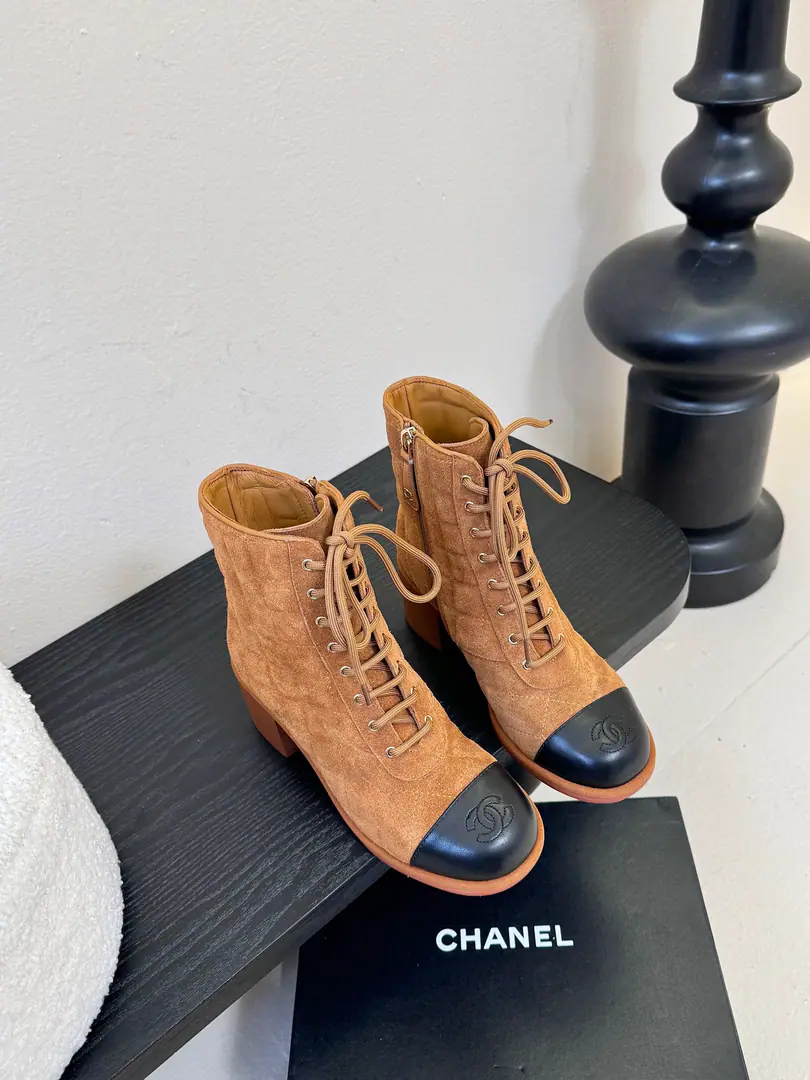 Chanel Chanel's new boots.‼️CHANELSame as the other two., Chanel's new boots., Jane is generous., It's a nice time to be happy. Shoe.: Import head-decked cow skin Uchi.: The soles of the sheep's skin. That's a big one., He's tall.9cm Codes: 35-39（40.41Make a reservation or not.）
