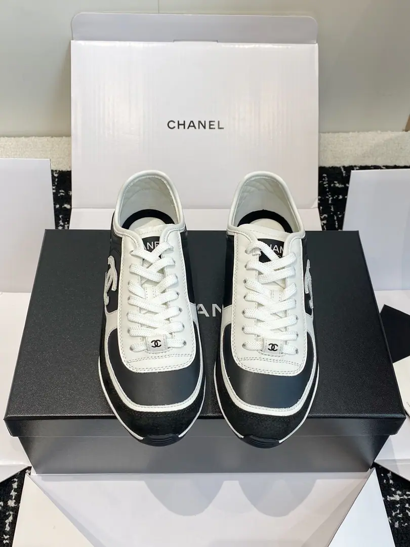 Dong-hoon's sub-purchase level（Synchronise Action✈️Box） CHANELChanel's new panda shoes. Chanel.2025ssHot panda shoes. Slab shoes with thick bottoms and leisure shoes Synchronize cabinets The counter is really hot. A very difficult shoe to buy. The thickest panda shoes on the net. I can't miss it. The color value is cozy. Jane's got about 100 white shoes. It's a big one., Close your eyes. Who's gonna look good in that? Shoe.: Importing cow skin/Imports, skins Uchi.: Imports of sheep's skin Otsumi!: TPUOriginal Base Size: #35-40（40Make a no-refund order.）