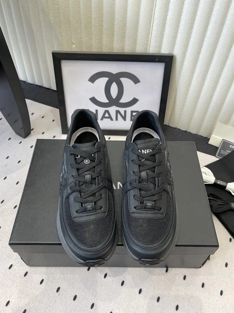 Men➕ ChanelNew couple's leisure sports shoes. High Version It's beautiful and easy to wear. I need some air on my shoe. You're a good man. Cows and fabrics. In the sheep's skin. OriginalTPUOtsumi! Size: 35-46