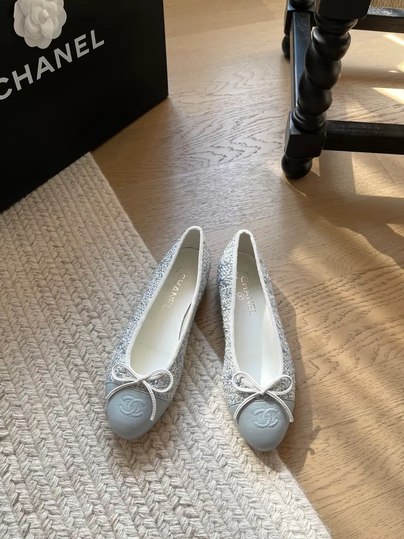 Chanel The new color of ballet shoes.❗ Top Version！We'll have to sell it first. This one doesn't have to be explained too much.！It's a classic. This year's new color is very good.🔥 Shoe-faced sheep's skin. That's a big one. Codes: 34-41「34 40 41Custom without re-offer」