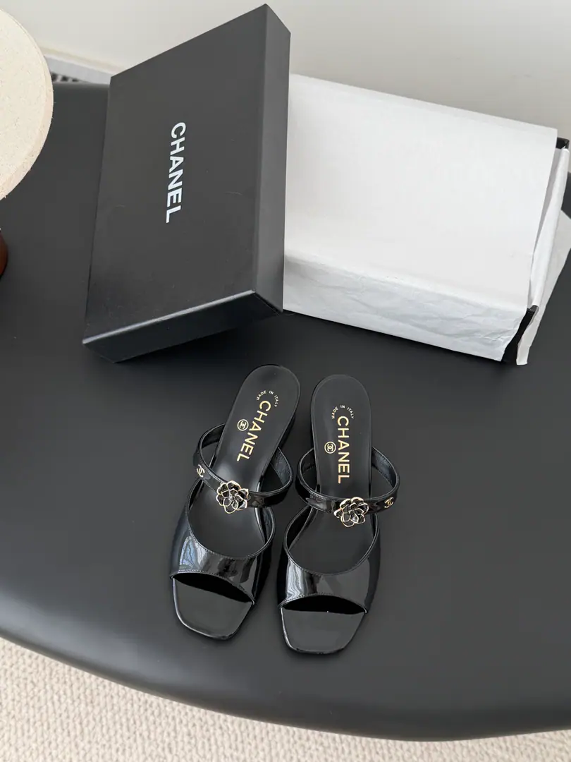 CHANELThe morning teas and sandals are painted. A lot of stars have red feet., A hundred series of national and international bloggers., Spring and summer closets are set up. Codes: 35-39(Other code custom is not to be changed）