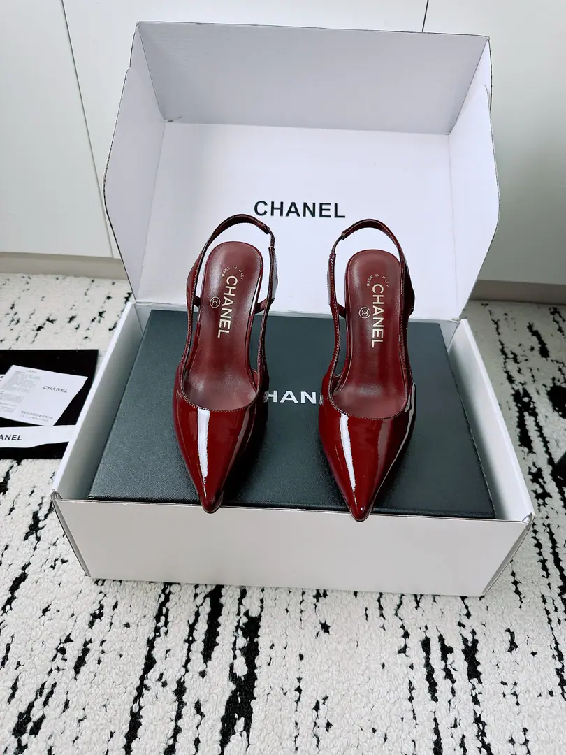 🏧𝗖𝗛𝗔𝗡𝗘𝗟Little Fancy. High heels. The one behind the pointy head. Top Cycling The first time I saw it, I was grassed. Super gentle and generous. A little shoe, a lady. It's a very good touch. High-level, high-quality. Shoe surface customized materials Uchi./I'm gonna get a little bit of a sheep-skin. Italian imports are so thick. He's tall.4.5cm Codes 35-41 [40.41Custom] [⚠️Need a plane box.+]