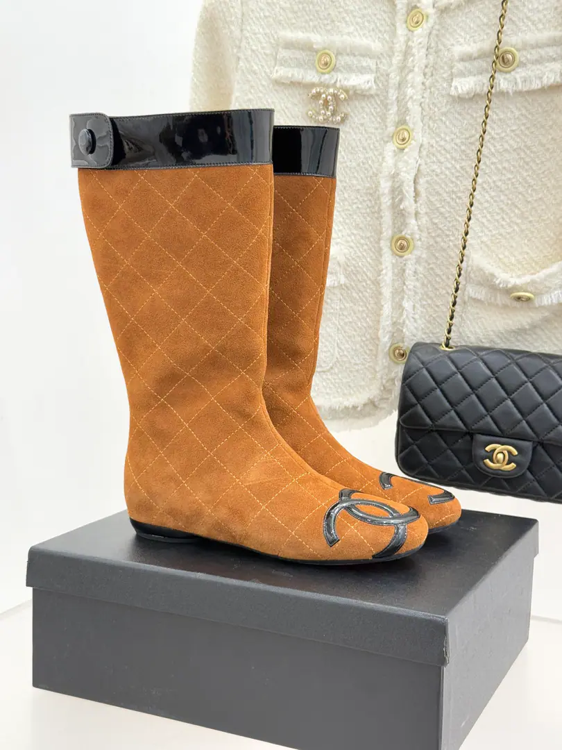 🏧𝗖𝗛𝗔𝗡𝗘𝗟Top Version Classic Big Dipper.CThe old old old old man's mid-tock boots. The original fabric is custom-made for cattle./Anti-featurized material The insides are silk and sheep. Original modeling, slide-proof floor size: 35-41 [40/41Custom]