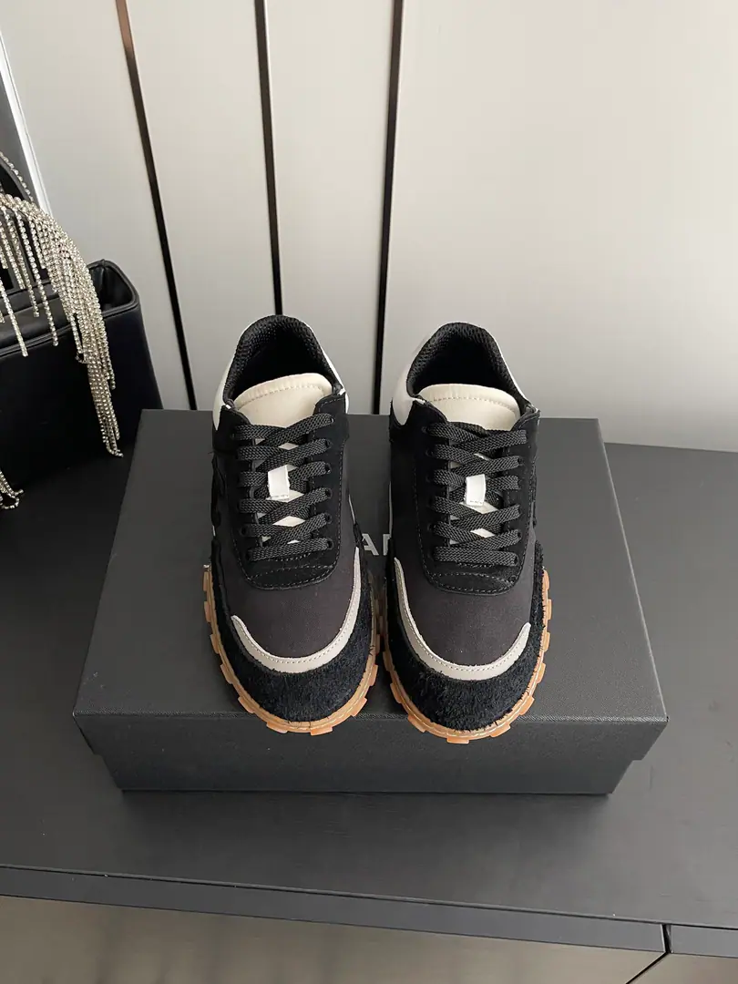 🏧𝐂𝐡𝐚𝐧𝐞𝐥Xiao Hsiang's new money Sports shoes Gumps. - Tetsu. The object is more amazing than the picture. The layout is superb. It's awesome. The air field is straight full.～ Soft-balled bean soles are smooth and comfortable. The shopping is completely free of pressure. Four high-end long-looking colors. Daily leisure It's perfect for all the swim-throughs. The color value and comfort level are both online I don't want to take it off once. Close your eyes and don't step on the thunder.！ Shoe.: Customize original rough cow counter-velvet➕Slash Uchi.: Airnet. Otsumi!: Original to mold beans bean bean soles Codes: 35-40（40Make a reservation.）