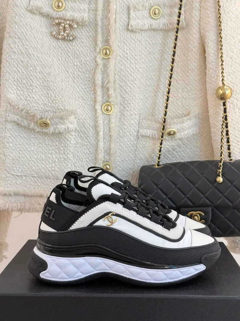 🏧𝗖𝗛𝗔𝗡𝗘𝗟A classic black and white panda gasket. Couples' leisure sneakers. Top Quality Black and white panda.🐼It's always been a big fan of the cabinet. It's super cozy to make running shoes. The bottom is playing back. Personally, I feel a lot more fancy shoes than the old ones.😃 Bring the auto-higher effect The upper foot is really thick. Side Black MarklogoAnd very handsome.～ Size: 35-45 [Male and Female Code]