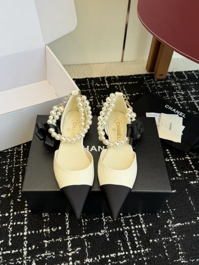 Requisition level（⚠️Synchronise Action✈️Box）CHANEL 26Spring and summer is the latest. Pearls with their colored heads. Shoes. Pearl is really Chanel's soul. These classic bumpers are so beautiful that they explode.！It reminds you of that beautiful, expensive, rich girl of the time.~Pearl chains with branded two.CMetallogo It's unique and...lady. It's a great day with any costume.! I'll have a little lamb peel on my shoe., Import mixed sheep skin inside., Italy is a big-ass country. Size: 35-41（40 41Make a no-refund order.）