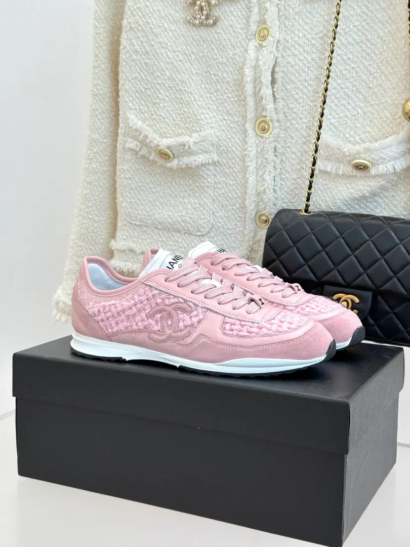 🏧𝗖𝗛𝗔𝗡𝗘𝗟A top sports and leisure shoe. Top-level requisitioncocoGirls must go., You can always trust Yang's eyes.！ The original skins on the shoe face are all hairy. Importing air-for-sheep skin comforts. Original rubber sliderTPUOtsumi! Size35-41 [40.41Do it.]
