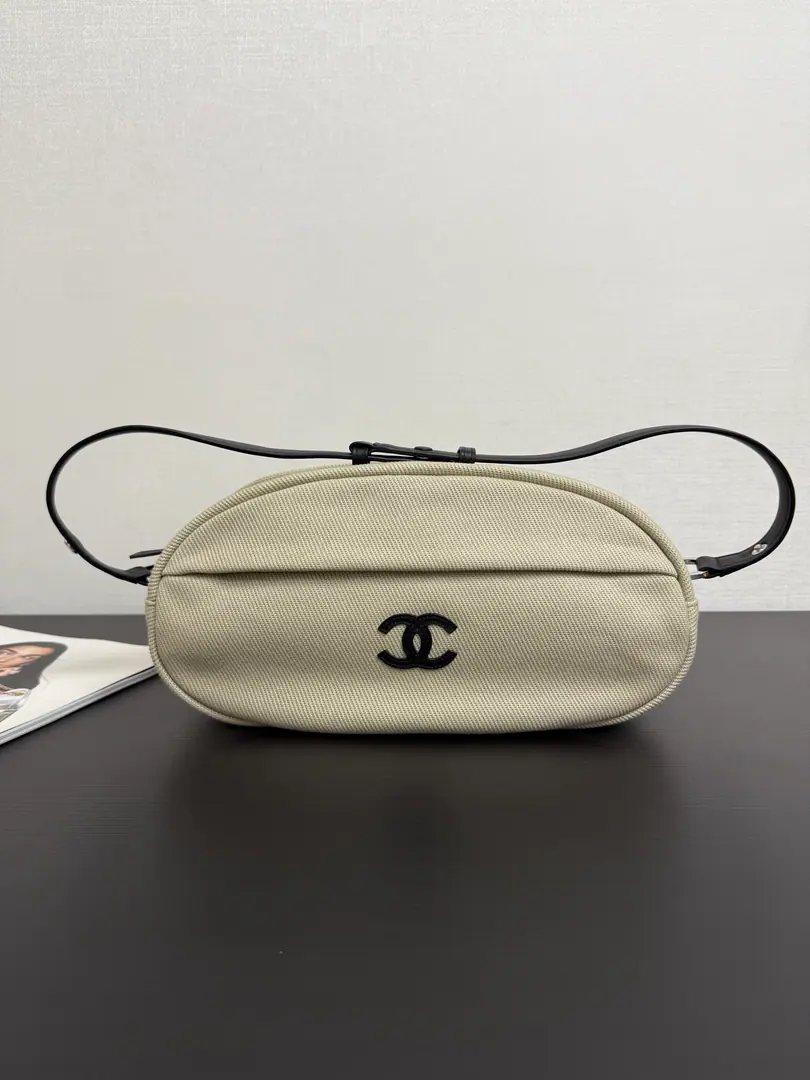 Current26MFootball canvassed rice. ByCoco BeachThis canvas is completely convulsed.🤍🤍The soft canvas is tied to the skin strap., He's light., You don't feel like you're gonna be squeezing your shoulder with everything.🥳The football is soft and unscathed., No empty bags, no soft party., It's a very contemplation with stuff., I'm just so relieved.😎The capacity is super-cool., I'm going out everyday., A short trip as a makeup bag., 🉑Handheld🉑Single shoulder., Unlock a lock.NBack-up method., The value of the money is straight. size: 36*15*12cm 99580