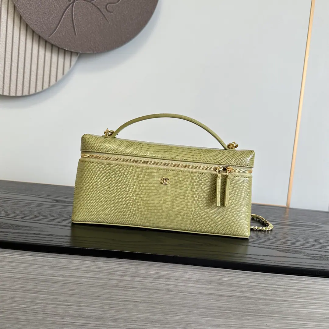 《Lizard.🦎Skins.》Bean sand green.！《Cross-section》OHANEL🚩🚩🚩26BAdvanced Handicrafts 🌠🌠🌠LpBox.🖤Advanced HandicraftsLPThe old money is a feeling of the well-packed food box., - It's a grinding resistance., I don't worry about wear or tear.～The cross-sectional sprawl is falling apart., Horizontal zipper., Deep inside, super-capable., ProMax+Pizza.+The makeup is all light.[Cool.R]Light gold metal binaryCLow profile atmosphere.～Bring your own short handle.+🉑️We'll take the skin off and wear the gold chain.[Beauties.R]With all the French names on your hands, you can see.～The slashing back is a relief., I can't make any mistake with the commuters.！Dimensions: 12×25×5 cm