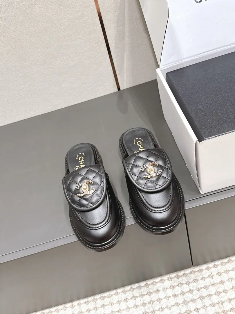 Requisition level Chane*26/Autumn New The diamond is turning Galafol. Half-slippers. The half-drawn-up of the old old-timed man, the old-timer, the old-timer, the old-timer, the old-timer, the old-timer, the old-timer, the old-timer, the old-timer, the old-timer, the old-timer, the old-timer, the old-timer, the old-timer, the old-timer, the old-timer, the old-timer, the old-timer, the old-timer, the old-timer, the old-timer, the old-timer, the old-timer, the old-timer, the old-timer, the old-timer, the old-timer, the old-timer, the old-timer, the old-timer, the old-timer, the old-timer, the-the-the-the-life, the-the-the-the-the-life, the-the-the-the-the-the-the-the-life, the-the-the-the-the-the-the-life, the-the-the-the-the-the-the-the-life, the-the-the-life, the-the-the-the-, It's a classic round-and-round LeFoo shoe., A pair of gold shoes.CMetal pylons, The back-and-back half-draw design is out of focus., Shoes, loosely inclusive of all kinds of feet., A soft layout can be modified to fit the foot line.. The old man is full of people., Metal cutter is very delicate., The classics don't go out of time., ♪ Make a fine, elegant, fine pair ♪. Shoe.: Bullskins. Uchi.: Lamb skin. Otsumi!: That's a big one. size: 35-41Code（40, 41Code custom is not to be changed）