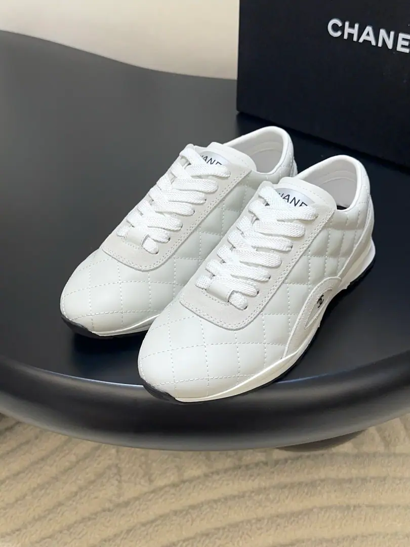 🔶The big factory.🔶 CHANEL The diamond-gring. Leisure sports shoes - Tetsu. 𝐏𝐫𝐨𝐝𝐮𝐜𝐭 𝐝𝐞𝐭𝐚𝐢𝐥𝐬· 🔺Fabulous.: Fly cloth./Bullskins. 🔺Uchi.: Lamb skin. 🔺Huge: 2.5cm 🔺Shoes under the sole.: Original modeling slide-proof rubber floor 🔺Size: 35-41（41Custom without re-offer） Price: 【Packet of aircraft boxes】