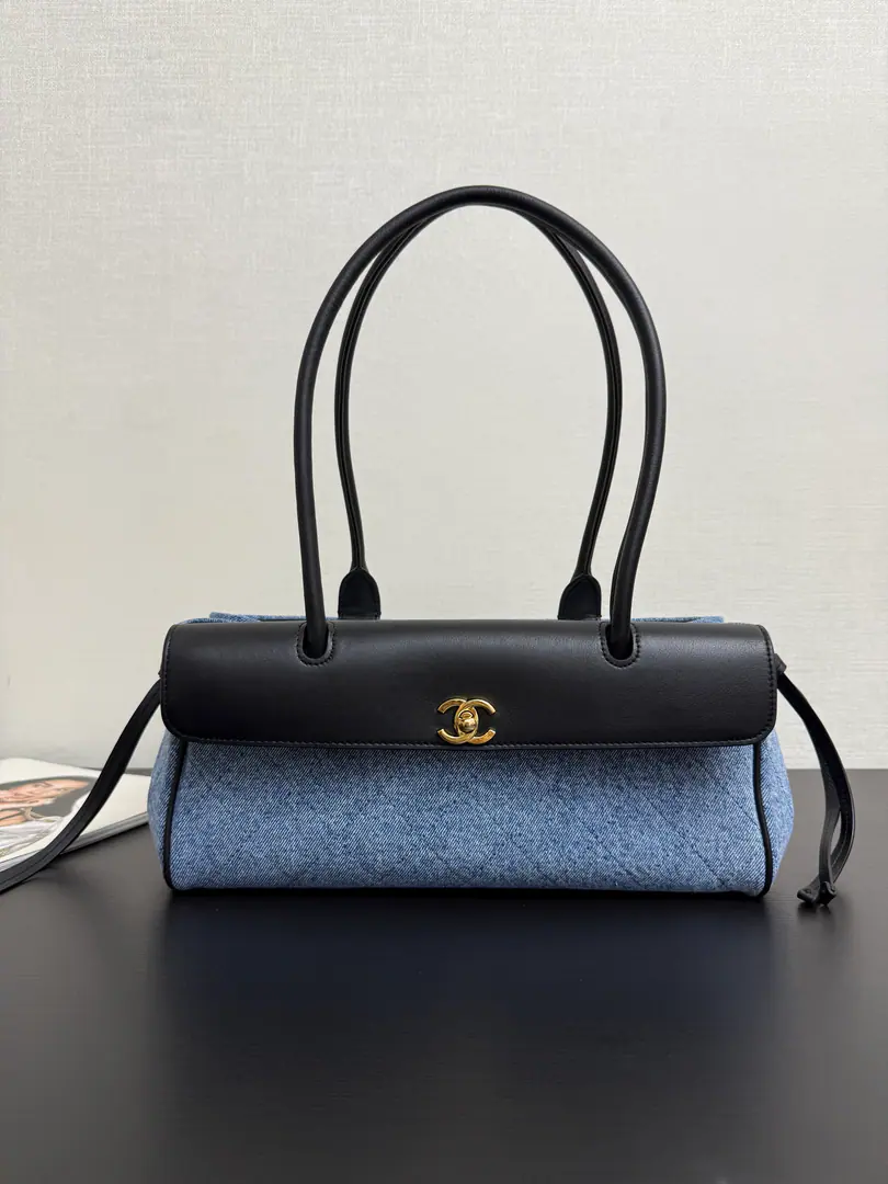 Current26sbowling bag. Beautiful.✨ Finally.26sNew bowling bag.！This black gold-collar is really crazy. The classic diamond-gringer with the little gold buttons., Miss Retro is feeling a lot better. 💼 I can't get anything out of the house. Pizza., Lipstick, Put your phone on easy., - I'll take a commuting date. ✨ The twigs are full of skin. It's delicate and sophisticated., - It's a grinding resistance., It's not a daily thing. This spring and summer's package is reserved.！It's a direct and valuable thing to do on your back. size: 31*15*12cm99562
