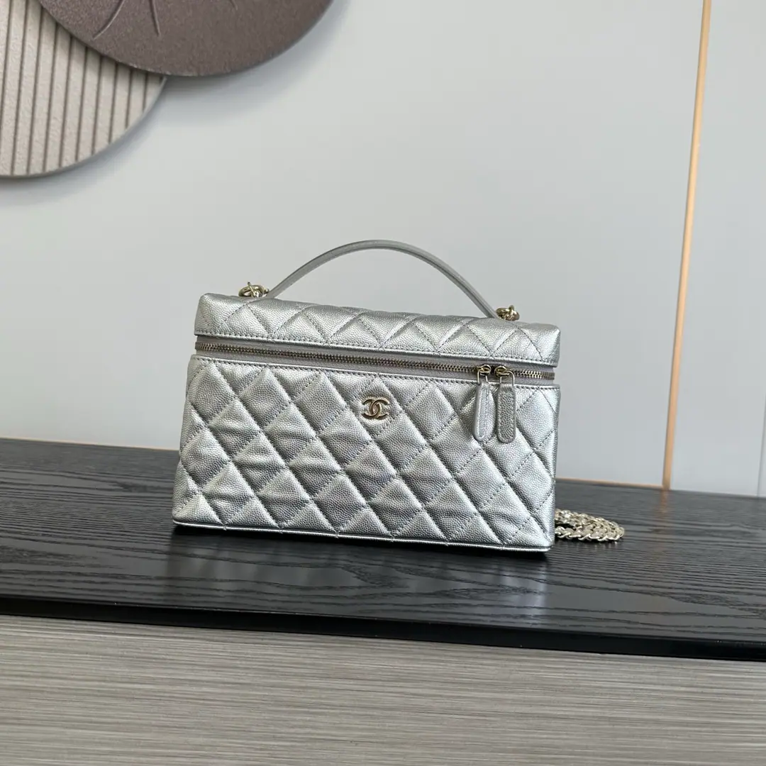 《Medium23cm》<Caviar.🐮Pee.＞SilverOHANEL🚩🚩🚩26BAdvanced Handicrafts 🌠🌠🌠LpBox.miniNo. No.🖤Advanced HandicraftsLPThe old money is a good thing when you're eating a well-packed lunch box., - It's a grinding resistance., I don't worry about wear or tear.～The cross-sectional sprawl is falling apart., Horizontal zipper., The inside and the inside of the big one is super-intelligent., ProMax+Pizza.+The makeup is all light.[Cool.R]Light gold metal binaryCLow profile atmosphere.～Bring your own short handle.+🉑️We'll take the skin off and wear the gold chain.[Beauties.R]With all the French names on your hands, you can see.～The slashing back is a relief., I can't make any mistake with the commuters.！Dimensions: 23cm