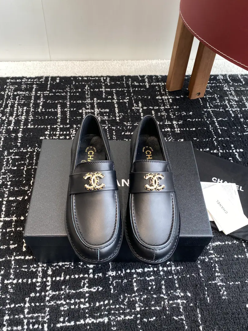 Requisition level Chanel 25ss Kaori! New paragraph A little fragrant button. LeFlell Shoes. The Chun-hsiang family must have a deposit. The goddess series., I'm a great lady with a fragrant character., It's super patient., It's too hard to resist., Hearts.ing…… Shoe.: Importing cow skin Import, original skin modeling hardwarelogo Uchi.: A mixed-meat sheep. Otsumi!: Italy is a big-ass country. Size: #35-42（40 41 42I'll make sure I don't change it.）