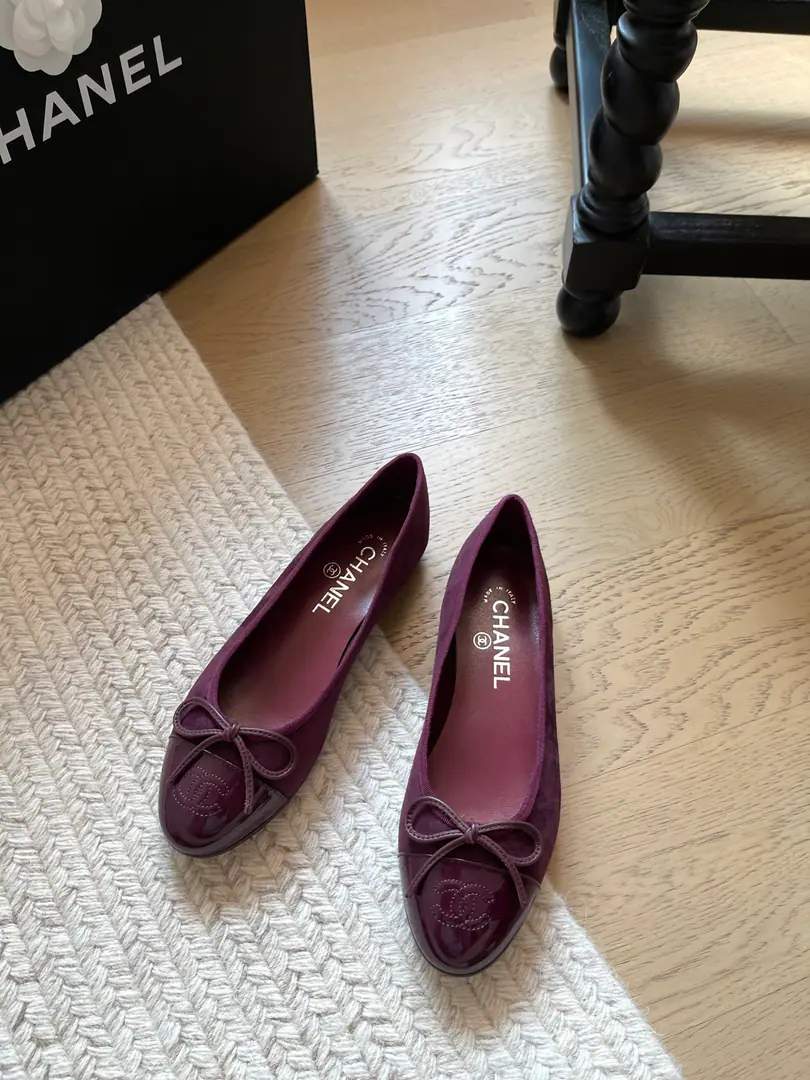 Chanel The new color of ballet shoes.❗ Top Version！We'll have to sell it first. This one doesn't have to be explained too much.！It's a classic. This year's new color is very good.🔥 Shoe-faced sheep's skin. That's a big one. Codes: 34-41「34 40 41Custom without re-offer」