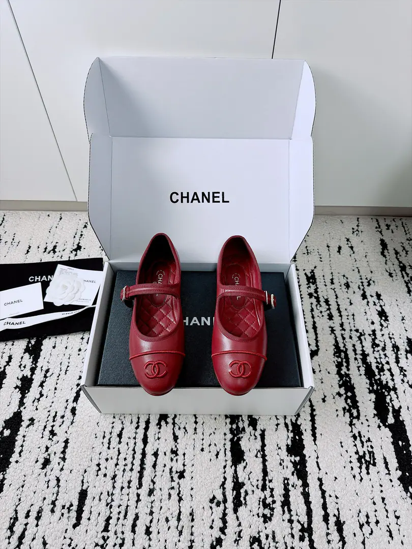 🏧𝗖𝗛𝗔𝗡𝗘𝗟I'll buy the first pair of shoes from Mary Jane. Original Recym The cabinet show is absolutely awesome.✨ The hottest style of the season., It's very soft and comfortable and uncool.. A classic double.CElement tape match, Superfashion Original import of original sheep skin materials The original membrane is so thick. Size35-41 [40.41Do it.] [⚠️Need a plane box.+]