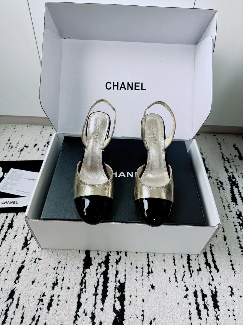 🏧𝗖𝗛𝗔𝗡𝗘𝗟Little Fancy. High heels. The one behind the pointy head. Top Cycling The first time I saw it, I was grassed. Super gentle and generous. A little shoe, a lady. It's a very good touch. High-level, high-quality. Shoe surface customized materials Uchi./I'm gonna get a little bit of a sheep-skin. Italian imports are so thick. He's tall.4.5cm Codes 35-41 [40.41Custom] [⚠️Need a plane box.+]