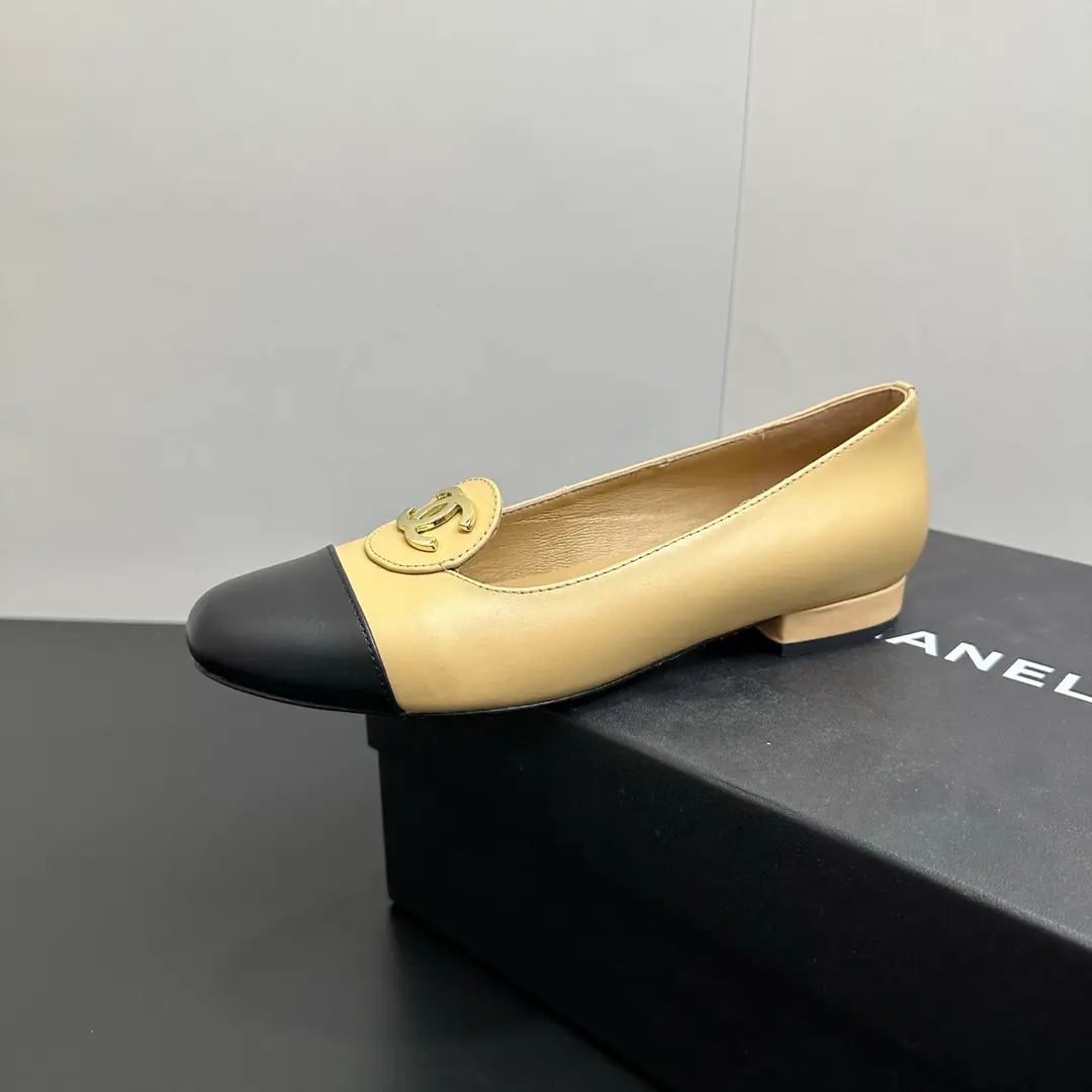 🍌🍌 CHANELChanel's classic colored flat-shoes., It's definitely the 100-packed king in the shoe cabinet.！A classic black and white hit-and-drink design couple.CMetal button, The ancients are so delicate., Lights, The flowers are a little more edgy than the material.. The naked and the gentle legs., ♪ Red eyes suck ♪, Pink Sweets., Black is a commuting date.holdStay.. The soft-balled soles have been on the ground for a long time., I don't care about jeans., A little dress or a suit?, It's easy to wear French grace., I'm not losing my eyes.！Codes35-39（40.41Freeze!）
