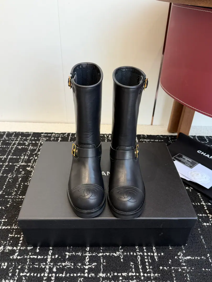Dong-hoon's sub-purchase level Chanel 25k The ancients. Chelsea. Short boots. The ancients of autumn and winter. I'm gonna get my legs up. Any fairy can ride easily. Importing cow-skinned shoes. The sheep's skin is in the ground. The original model is a rubber grinder. Size: 35-40（40Make a no-refund order.）