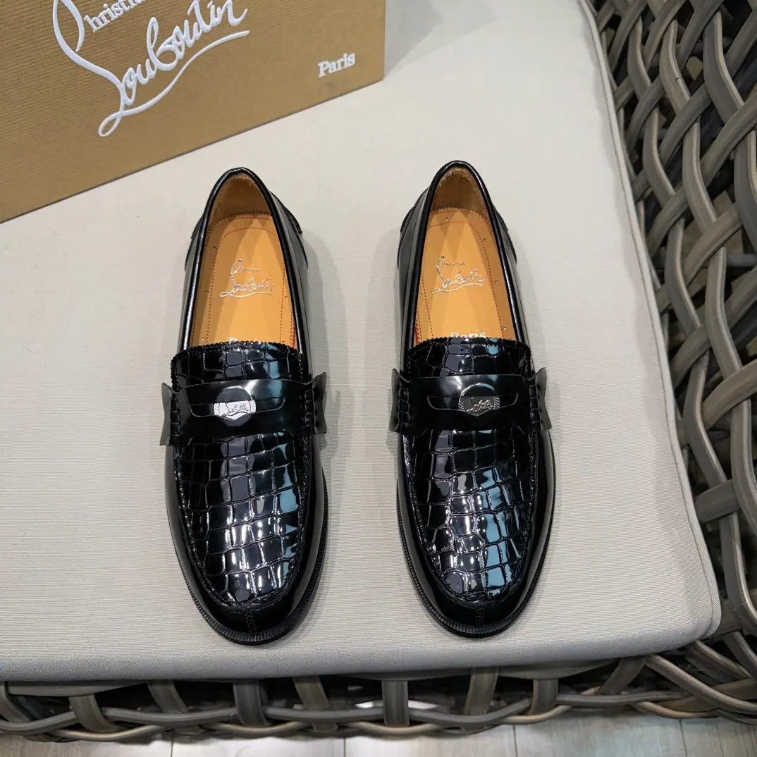 Christia*.Loubouti*🆑High-end man business leather shoes.｜Classic red shoes.｜Original import of head-level cattle skin｜Marked nail decoration｜In the skin of the watered cow.｜Italian imports of red cow skins｜High-end luxury｜It's a perfect interpretation of fashion., Sunshine., It's a style., It's for every occasion. Size: 39-44（38.45.46Do it.）