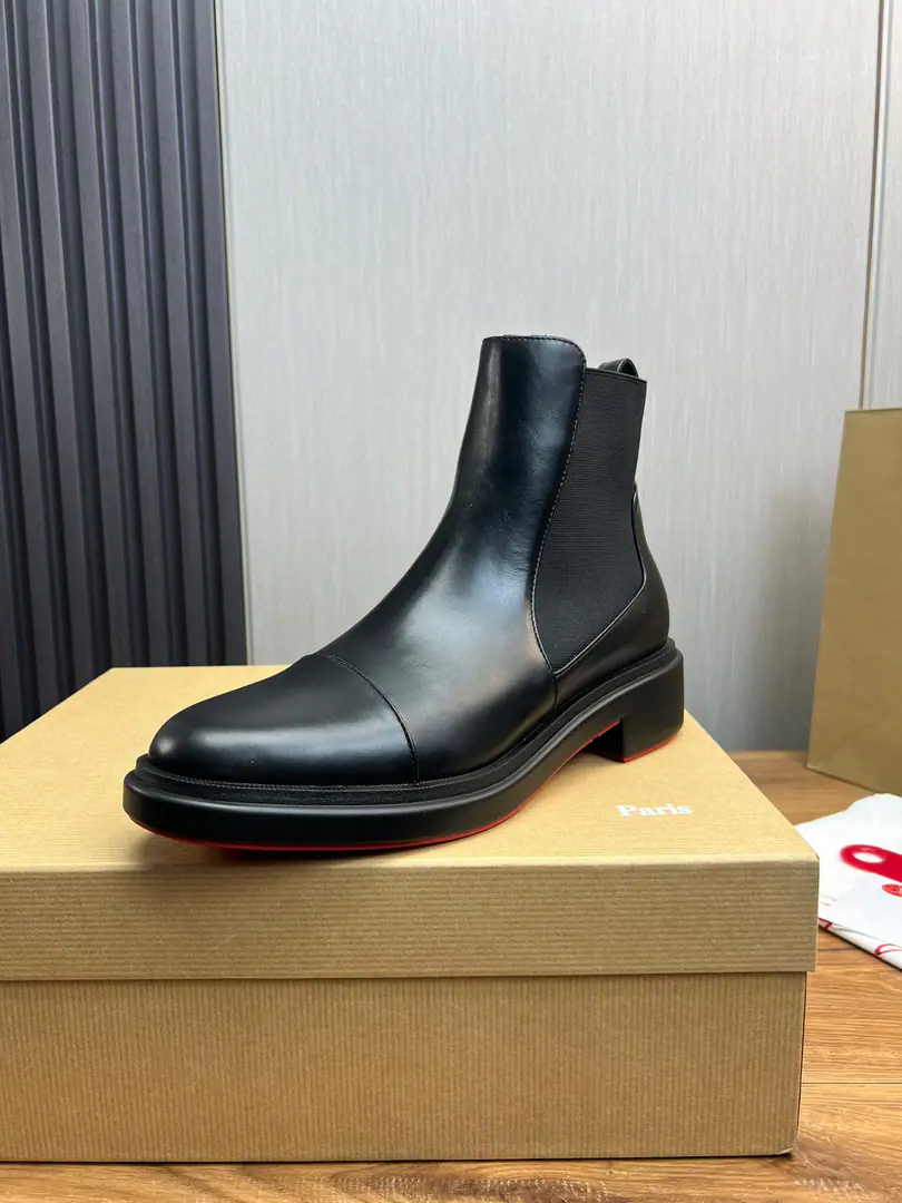 Plant CL Red bottom boots.🆑1:1Original Open.Synchronise update of the network～ Christian* Louboutin, The shoe is imported into the skin of the cow.+In the skin of the watered cow., Original thick red bottom, Slipperproof.⬆️ Full cabinet packing🎁39-46（45.46Make a no-refund order.）