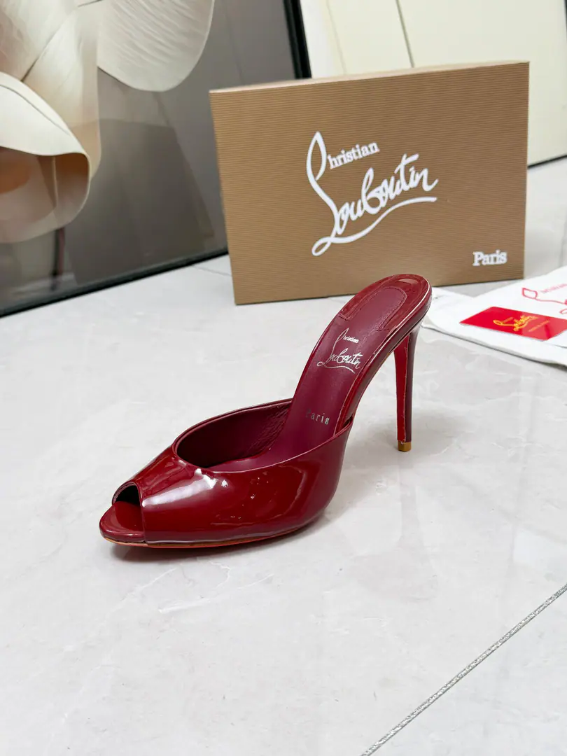 ChristianLouboutinLupertin. CLRed bottom shoes.‖ Global limit！A blessing from Las Vegas.❤The miraculous neon from Las Vegas.🎆 Manual, Fine process❗Collection-level works❗ It's absolutely sucking.🌟 The classic scaffolded fish with high heels and slippers. Fine It's beautiful. It's beautiful. Fashion sandals. "Standing high heels." There's no resistance. Sexy goddess. Unmask the invincible woman. ♪ The colorful red ♪ Like the red blanket the queen was on the top. The air field is open in minutes. In love and in work. - Red! It's a particularly fascinating thing. Women are so good.！It's for all kinds of parties. 💎 The undefeated classic. It's a one-to-one-open custom. 🍳Fabulous.: Original Materials 🍳Uchi.: Importing soft sheep's skins and putting feet inside them. 🍳Otsumi!: Original Unique Real Skin 🍳He's tall.: 10.5cm 🍳Color: Black and white. Almond skin. White paint. Red paint.4Colour 🍳Size: 35-39（40/41/42/43I'll make sure I don't change it.）Standard Code 🍳Packaging: Bags with bags., Card
