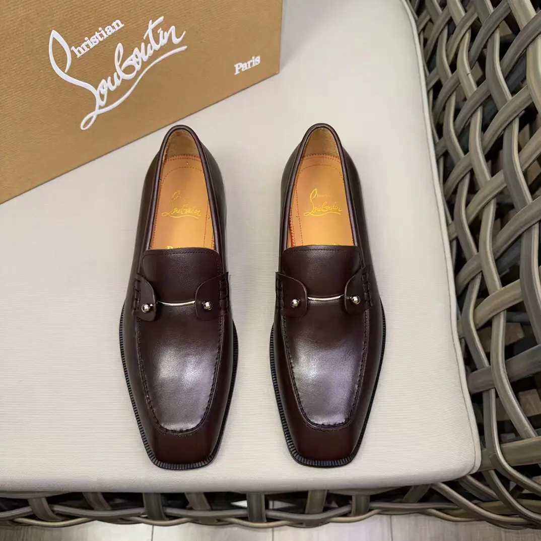 Christia*.Loubouti*🆑High-end man business leather shoes.｜Classic red shoes.｜Original import of head-level cattle skin｜Marked nail decoration｜In the skin of the watered cow.｜Italian imports of red cow skins｜High-end luxury｜It's a perfect interpretation of fashion., Sunshine., It's a style., It's for every occasion. Size: 39-44（38.45.46Do it.）