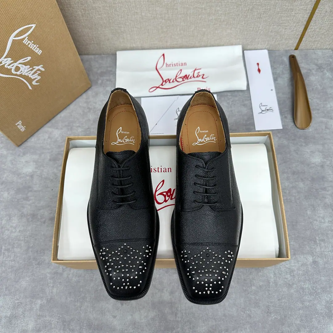 💋💍 CL New shoes. Christia* Loubouti* Red bottom shoes. The latest launch of the Oxford Shoes. Using imported cattle skin Three-section design The shoeheads are covered with metal nails. Signal Red Bottom, A very personal shoe. In the original cow skin. The original Italian is a very big one.. - Fine work. ♪ And bring you the luxury ♪ ♪ The stale strategist is the one that stands ♪, Mini-strings add a personal detail., Classic styles coexist with fine details., It's a very good feeling.. Standard leather shoe code number: 39～44# （38.45.46🉑️Do it.）