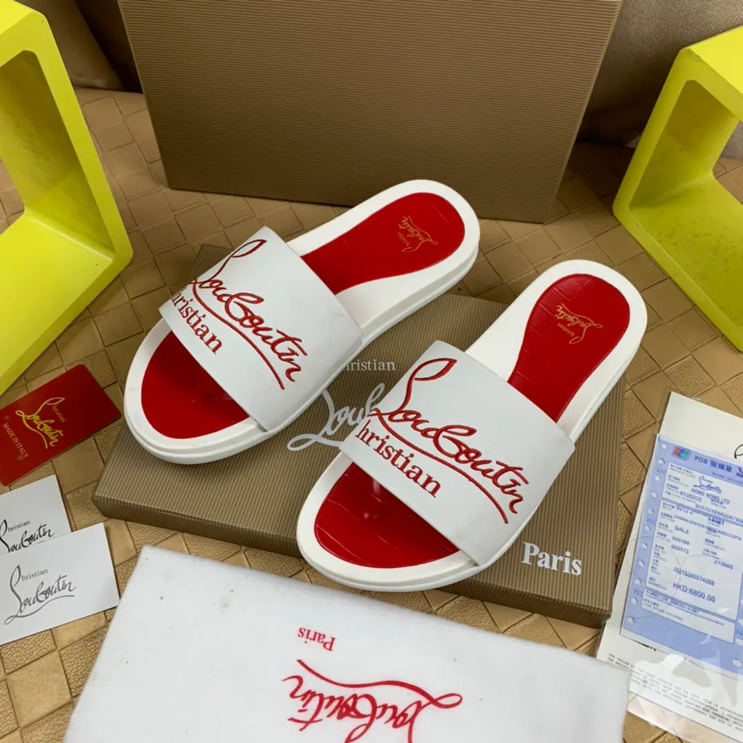 ChristanLouboutinAbbreviationsCLRabbi. /A man with a red bottom slipper. ♞size: 38～46 I'm drawing inspiration from summer., The pool of fun sandals provides bold and attractive lines.. The model is set up in a thick air rubber shoe under adornmented colour-to-colour model., And has a wide range of, A light calf straps decorated., A signature detail. Maison Rubuto.. A very clean and elegant shoe..