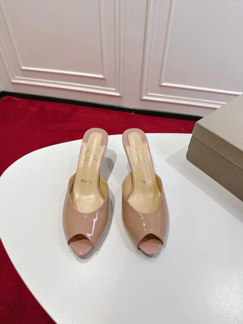 🆑 Top Original Box Christian Louboutin | 2025s𝐒The original is heavy load.CLClassic paint fish with high-mouthed slippers.～ ❤︎ Shoe.: Black as red as a conflict., A perfect interpretation of the classic of the pair of heels., The type of line is elegant., Packages are fit to the foot., It's a charm for hand-shoes. ❤︎ Material: Imports of real sheep. ❤︎ Uchi.: In the pellets of the sheep. ❤︎ Otsumi!: The paint is so thick. ❤︎ Size: 34-43「34.40.41.42.43Make a no-refund order.」 ︎︎❤︎ Color: Five Colors ❤︎ He's tall.: NYO5.5cm