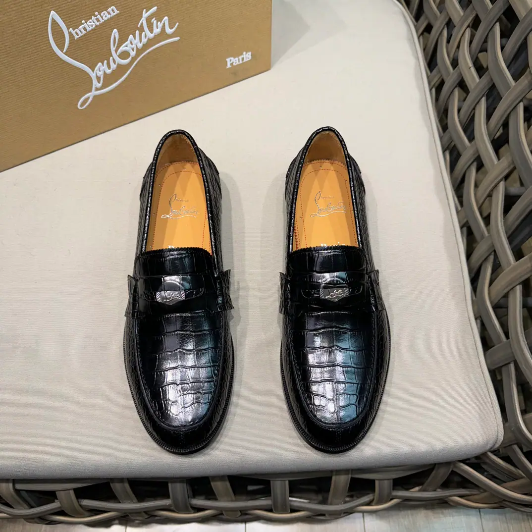 Christia*.Loubouti*🆑High-end man business leather shoes.｜Classic red shoes.｜Original import of head-level cattle skin｜Marked nail decoration｜In the skin of the watered cow.｜Italian imports of red cow skins｜High-end luxury｜It's a perfect interpretation of fashion., Sunshine., It's a style., It's for every occasion. Size: 39-44（38.45.46Do it.）