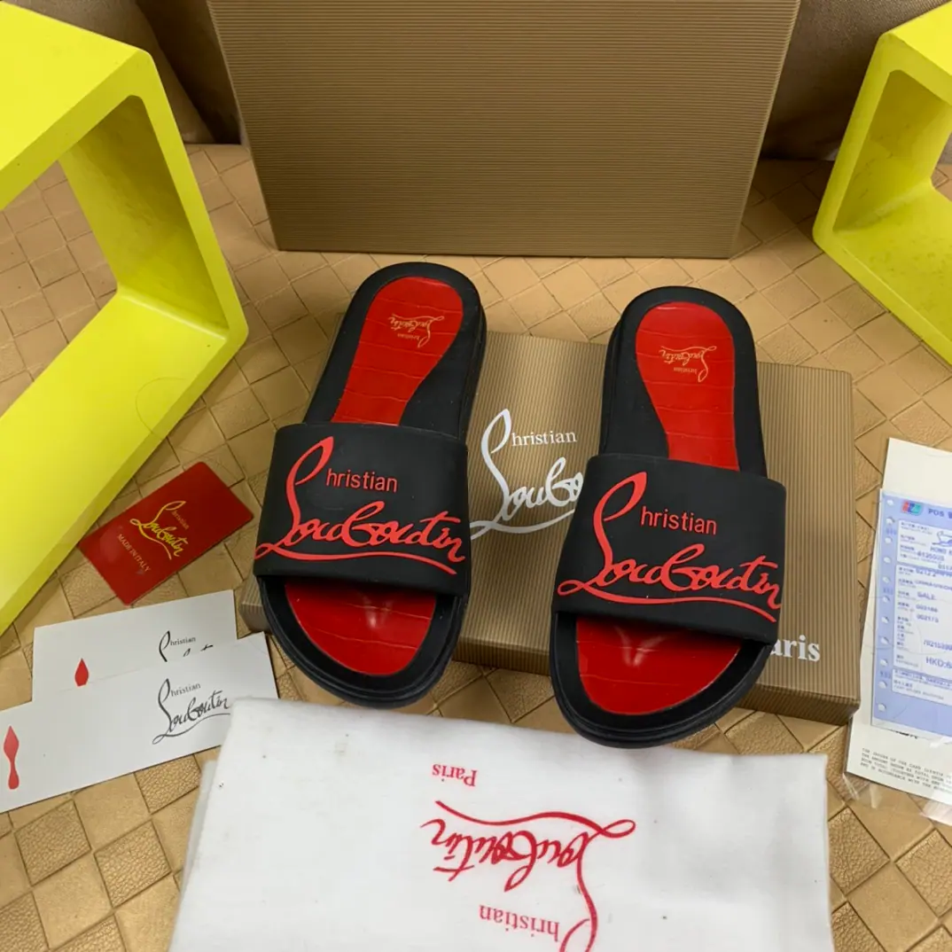 ChristanLouboutinAbbreviationsCLRabbi. /A man with a red bottom slipper. ♞size: 38～46 I'm drawing inspiration from summer., The pool of fun sandals provides bold and attractive lines.. The model is set up in a thick air rubber shoe under adornmented colour-to-colour model., And has a wide range of, A light calf straps decorated., A signature detail. Maison Rubuto.. A very clean and elegant shoe..