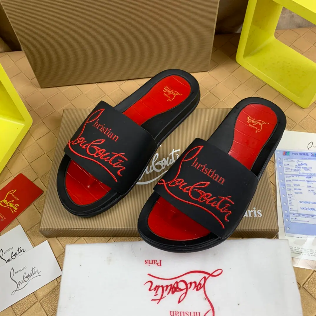 ChristanLouboutinAbbreviationsCLRabbi. /A man with a red bottom slipper. ♞size: 38～46 I'm drawing inspiration from summer., The pool of fun sandals provides bold and attractive lines.. The model is set up in a thick air rubber shoe under adornmented colour-to-colour model., And has a wide range of, A light calf straps decorated., A signature detail. Maison Rubuto.. A very clean and elegant shoe..