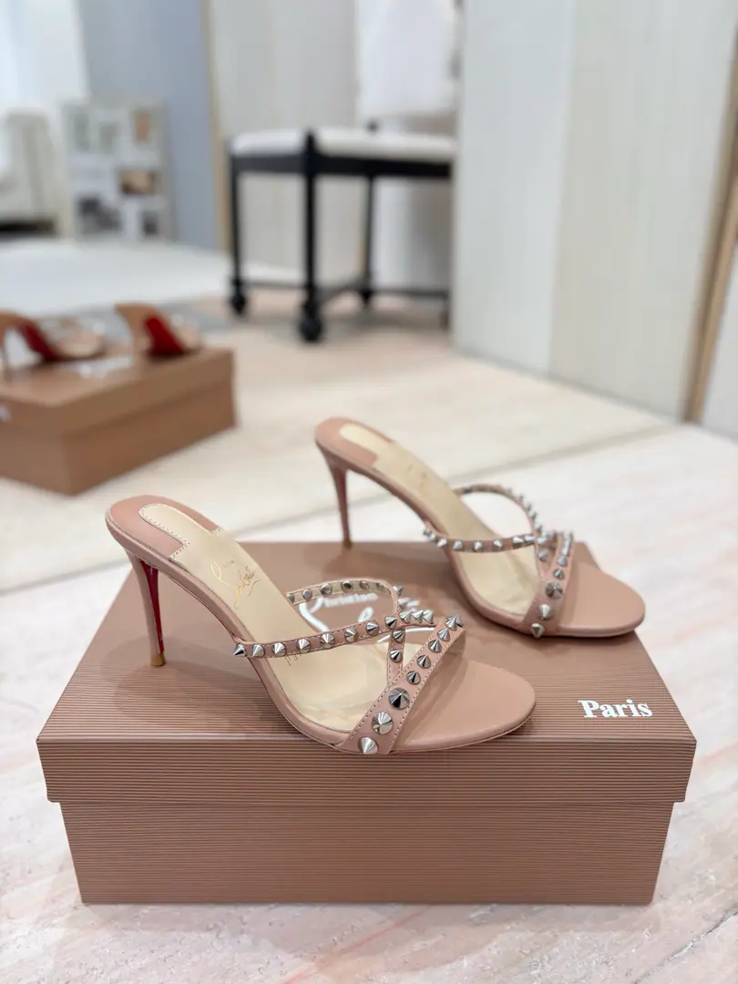 Plant price 𝐶ℎ𝑟𝑖𝑠𝑡𝑖𝑎𝑛 𝐿𝑜𝑢𝑏𝑜𝑢𝑡𝑖𝑛Red bottom heights and series.🍷🍷 ♪ When the sun goes through the city ♪, You need a couple of meetings.「# Light #」High heels.. Rink Shoes Series, Light the summer streets with saturation.: ●The glow is green like a morning butter and milk shake., Lighting the tediousness of the commute.. ●The bright oranges are like falling gold., Let dating time bring a filter.. ●The classic black nails hide the vehement., The workspace is full in one second.. Every pair of shoes is a love poem for the city., The nails are refractioning the starlight between steps.. There's no need to catch up with the tide., You're the tide itself.——Step on it.CL, Make every step focus., ♪ And make the ordinary routines ♪TThe show.. 【Material】 ✅Uchi.: In the sheep's skin. ✅Otsumi!: The original is really a big one. ✅Colours: Come to color the card. ✅Codes: 34-42 (34.40.41.42No re-election.） ✅He's tall.: 10.5cm
