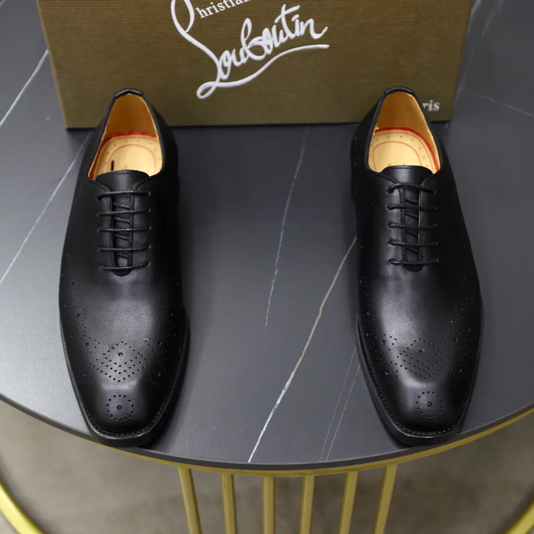 Get out of the factory. Christia*.Loubouti*🆑High-end man business leather shoes.｜Classic red shoes.｜Original import of head-level cattle skin｜In the skin of the watered cow.｜Italian import of red rubber floors｜High-end luxury｜It's a perfect interpretation of fashion., Sunshine., It's a style., It's for every occasion. Size: 39-44（38.45Do it.）