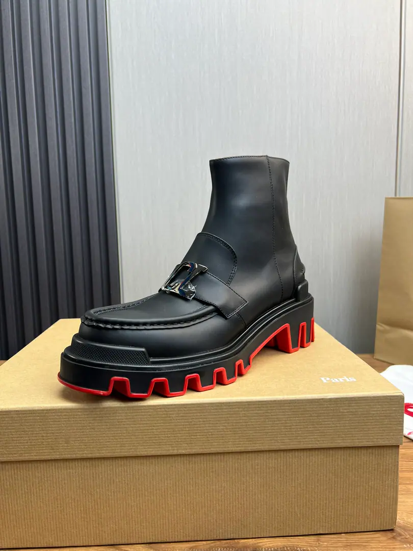 Plant CL Red bottom boots.🆑1:1Original Open.Synchronise update of the network～ Christian* Louboutin, The shoe is imported into the skin of the cow.+In the skin of the watered cow., Original thick red bottom, Slipperproof.⬆️ Full cabinet packing🎁39-46（45.46Make a no-refund order.）