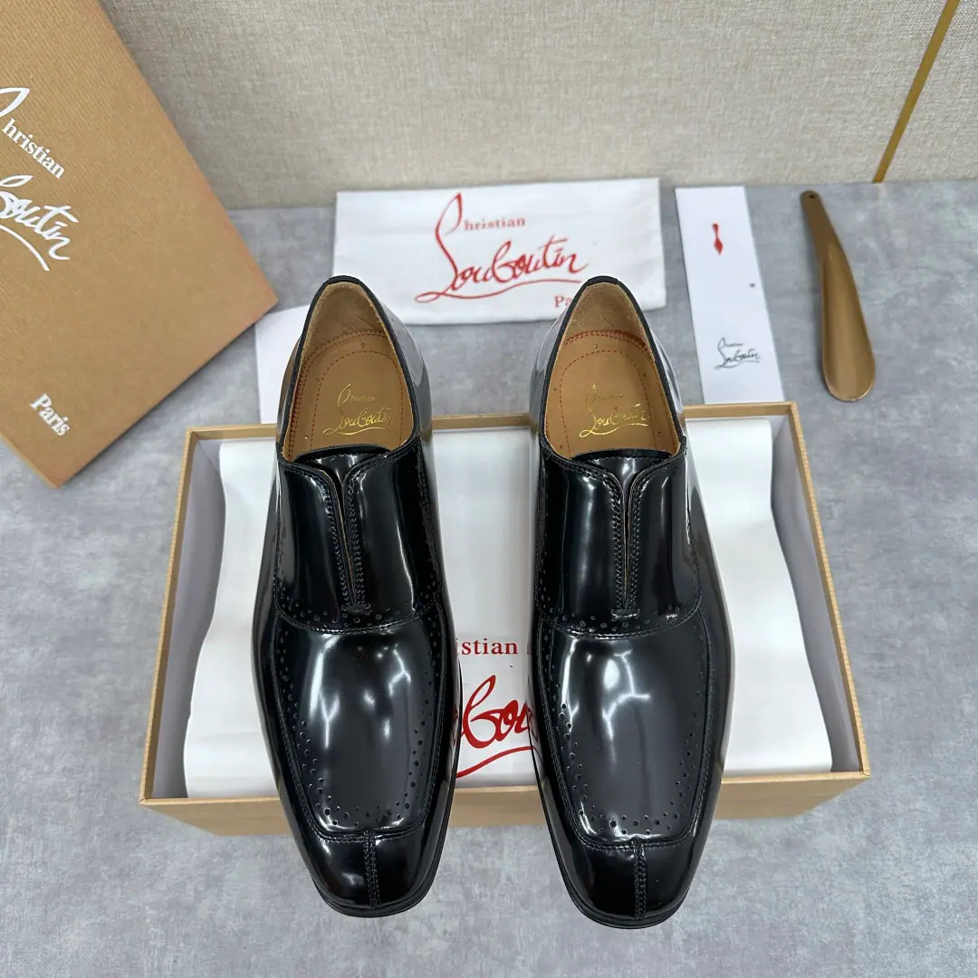 💋💍 CL New shoes. Christia* Loubouti* Red bottom shoes. GREGGO - The man's Oxford shoes. Official sales price Use imported cattle skin/- The bright side./ The ball is made from the side. A little light-faced tip-up. Signal Red Bottom, A very personal shoe. In the original cow skin. The original Italian is a very big one.. - Fine work. ♪ And bring you the luxury ♪ ♪ The stale strategist is the one that stands ♪, GREGGO- The man's Oxford shoes. The Oxford Shoes for the city., Elegance lines and classic contours are eternal charms.. Black paint leather with fine eye-sucking., More holistic shapes add a few points of excellence.. The long shoes are designed with grace., Little high-banded shoe-eye buttons are even more sharp., It's invisible.. The base of the foiled shoe is designed to provide a light foot-shoeing., Elegance, ♪ And it's a beautiful look ♪. It's a very good feeling.. Standard leather shoe code number: 39～44# （38.45.46🉑️Do it.）