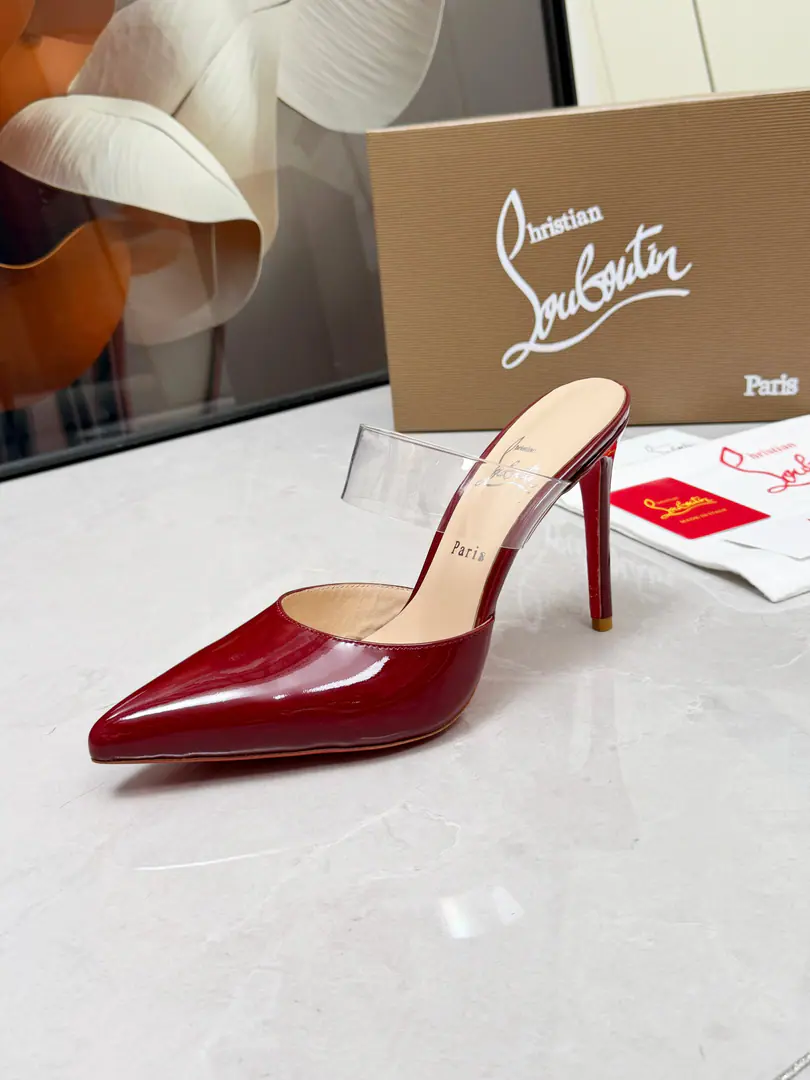 ChristianLouboutinLupertin. CLRed bottom shoes.‖ Global limit！A blessing from Las Vegas.❤The miraculous neon from Las Vegas.🎆 Manual, Fine process❗Collection-level works❗ It's absolutely sucking.🌟 Classic paint-skinned film with high heels. Fine It's beautiful. It's beautiful. Fashion sandals. "Standing high heels." There's no resistance. Sexy goddess. Unmask the invincible woman. ♪ The colorful red ♪ Like the red blanket the queen was on the top. The air field is open in minutes. In love and in work. - Red! It's a particularly fascinating thing. Women are so good.！It's for all kinds of parties. 💎 The undefeated classic. It's a one-to-one-open custom. 🍳Fabulous.: Original Materials 🍳Uchi.: Importing soft sheep's skins and putting feet inside them. 🍳Otsumi!: Original Unique Real Skin 🍳He's tall.: 10.5cm 🍳Color: Black and white. Almond skin. White paint. Red paint.4Colour 🍳Size: 35-39（40/41/42/43I'll make sure I don't change it.）Standard Code 🍳Packaging: Bags with bags., Card
