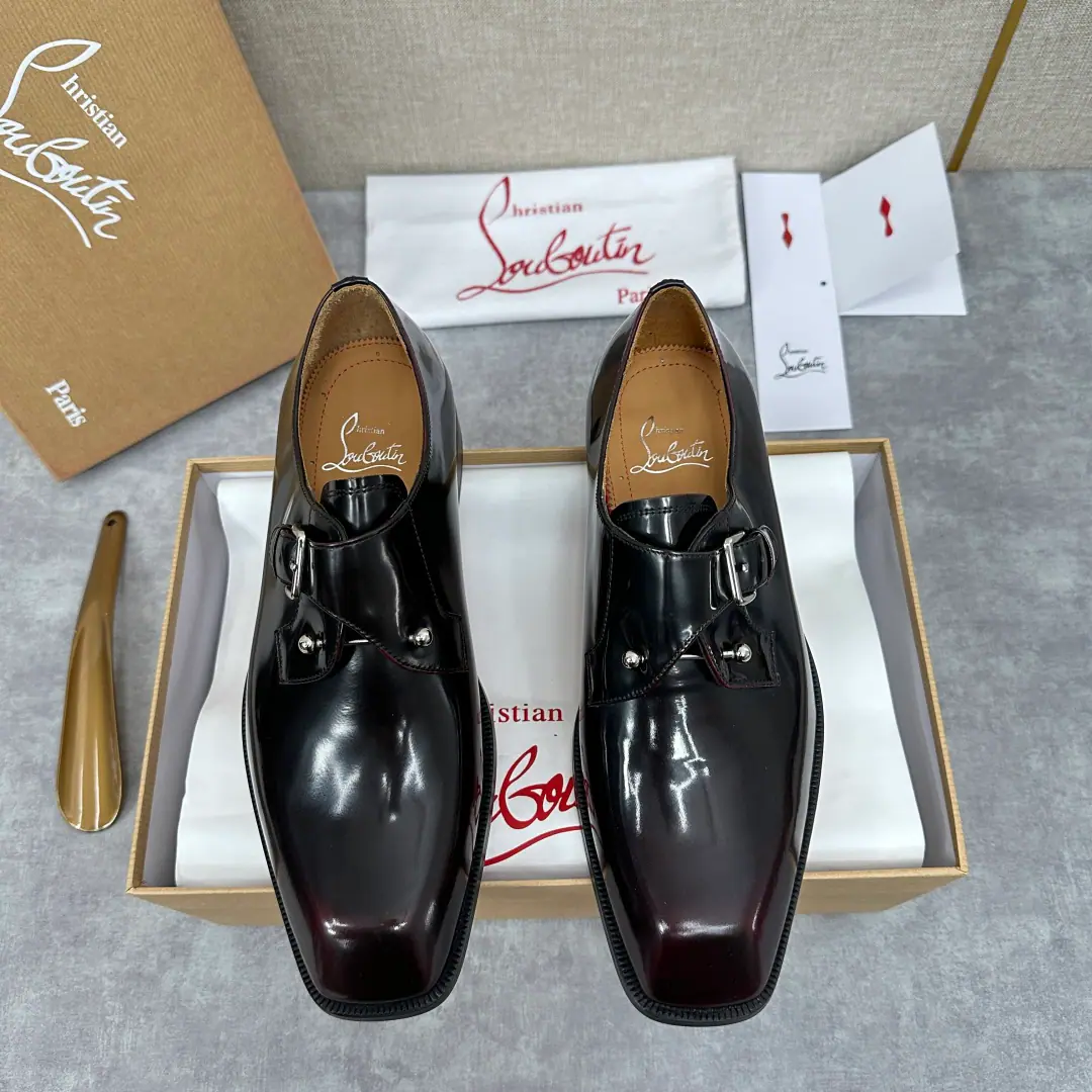 💋💍 CL New shoes. Christia* Loubouti* Red bottom shoes. GREGGO - The man's Oxford shoes. Official sales price Use imported cattle skin/- The bright side./ The ball is made from the side. A little light-faced tip-up. Signal Red Bottom, A very personal shoe. In the original cow skin. The original Italian is a very big one.. - Fine work. ♪ And bring you the luxury ♪ ♪ The stale strategist is the one that stands ♪, GREGGO- The man's Oxford shoes. The Oxford Shoes for the city., Elegance lines and classic contours are eternal charms.. Black paint leather with fine eye-sucking., More holistic shapes add a few points of excellence.. The long shoes are designed with grace., Little high-banded shoe-eye buttons are even more sharp., It's invisible.. The base of the foiled shoe is designed to provide a light foot-shoeing., Elegance, ♪ And it's a beautiful look ♪. It's a very good feeling.. Standard leather shoe code number: 39～44# （38.45.46🉑️Do it.）