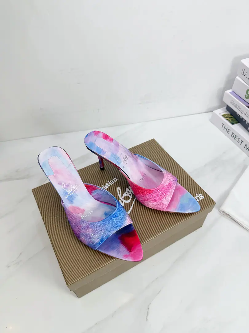 Get out of the factory. ChristianLouboutin/Lupertin. CLRed bottom shoes. The Spring and Summer series is on the show., I'm not sure I'm gonna be able to do that., ♪ To rejuvenate the city ♪. A silver interlock and a fine ankle-diped glass on a fine fashion.💎. 1⃣️Fabulous.: The import is really silky. 2⃣️Uchi.: Imported a parchment. Super soft and delicate. 3⃣️Otsumi!: Import the original Italian original colored leather He's tall.8.5 4⃣️Codes: 35One.39(40.41.42.Custom)