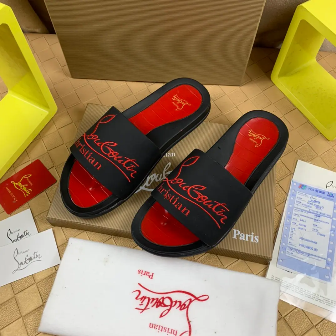 ChristanLouboutinAbbreviationsCLRabbi. /A man with a red bottom slipper. ♞size: 38～46 I'm drawing inspiration from summer., The pool of fun sandals provides bold and attractive lines.. The model is set up in a thick air rubber shoe under adornmented colour-to-colour model., And has a wide range of, A light calf straps decorated., A signature detail. Maison Rubuto.. A very clean and elegant shoe..