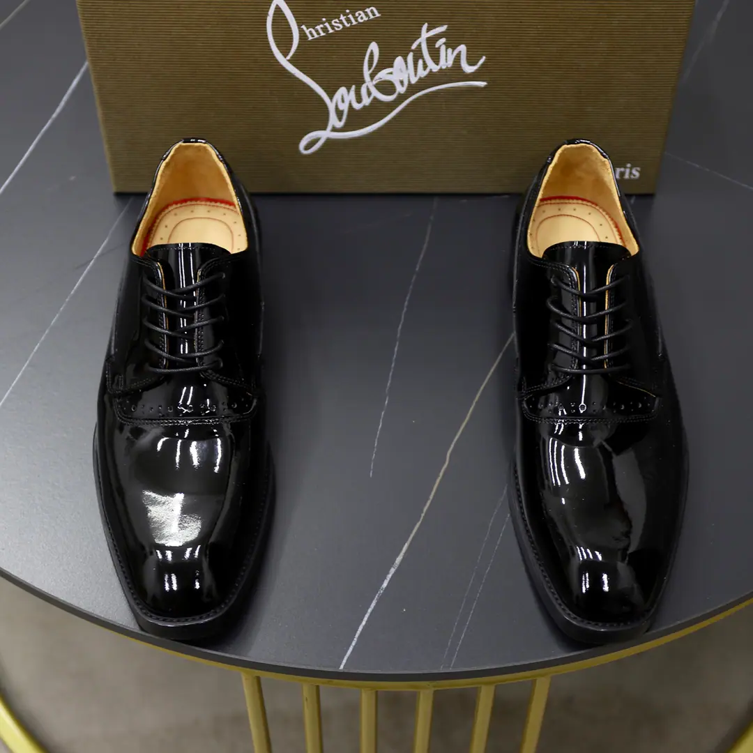 Get out of the factory. Christia*.Loubouti*🆑High-end man business leather shoes.｜Classic red shoes.｜Original import of head-level cattle skin｜In the skin of the watered cow.｜Italian import of red rubber floors｜High-end luxury｜It's a perfect interpretation of fashion., Sunshine., It's a style., It's for every occasion. Size: 39-44（38.45Do it.）