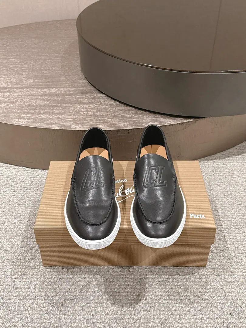 CL Christia* Loubouti*（Red bottom shoes.） Chambeliboat LeFlell Shoes. The Italian man's new shoes on the leisure boat.🆕 Every pair of Italian hand-made shoes with a simple classic., The upper feet are very comfortable.！ This shoe face is in the eye, cow skin., Handmade shoe face Little crossband metal shoe buttons instead of shoelaces are more of a look., It's invisible.. The little cow has a comfort in skin. Original rubber film combination, ♪ And it's a beautiful look ♪. It's a very good feeling.. Unpackaged launch, Multicolor🉑Select！ Standard leather shoe code number: 39～46（45.46Do it.）