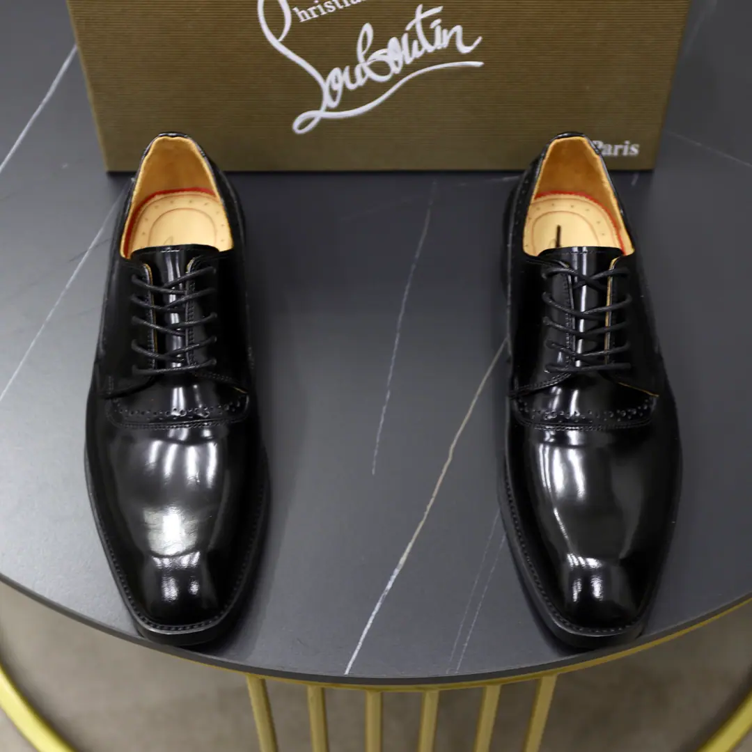 Get out of the factory. Christia*.Loubouti*🆑High-end man business leather shoes.｜Classic red shoes.｜Original import of head-level cattle skin｜In the skin of the watered cow.｜Italian import of red rubber floors｜High-end luxury｜It's a perfect interpretation of fashion., Sunshine., It's a style., It's for every occasion. Size: 39-44（38.45Do it.）