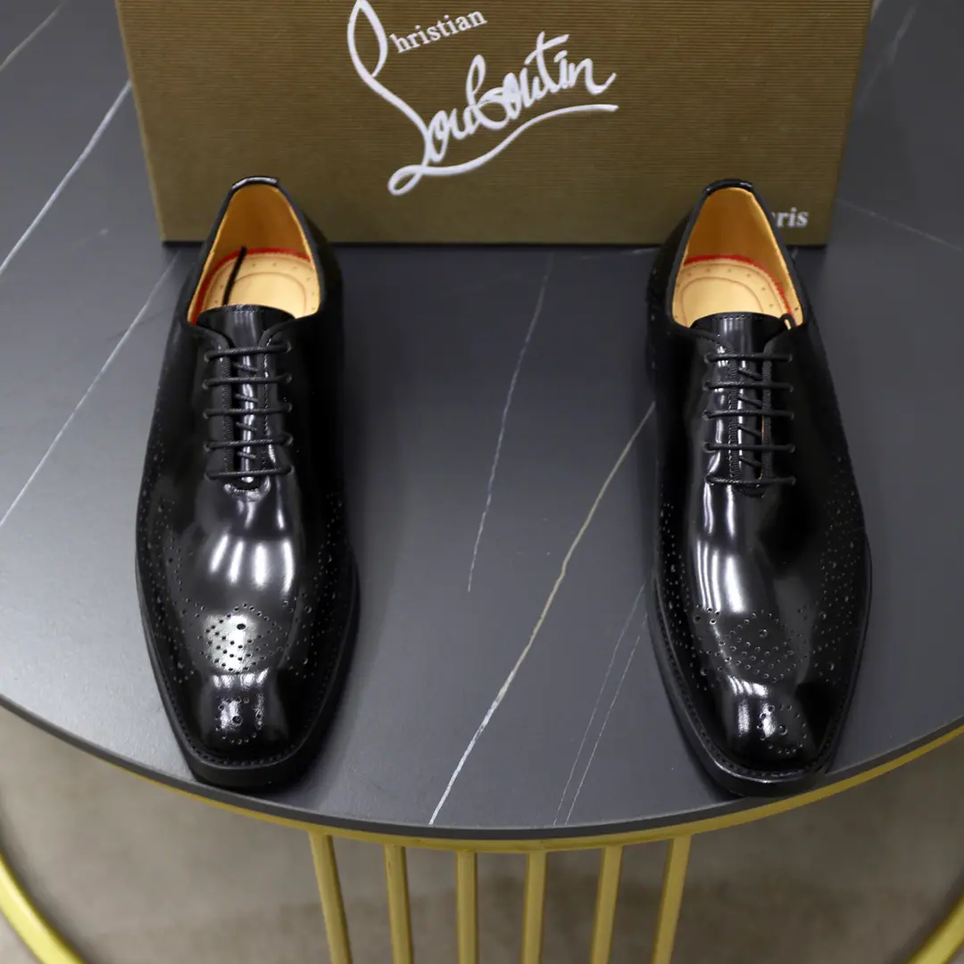 Get out of the factory. Christia*.Loubouti*🆑High-end man business leather shoes.｜Classic red shoes.｜Original import of head-level cattle skin｜In the skin of the watered cow.｜Italian import of red rubber floors｜High-end luxury｜It's a perfect interpretation of fashion., Sunshine., It's a style., It's for every occasion. Size: 39-44（38.45Do it.）