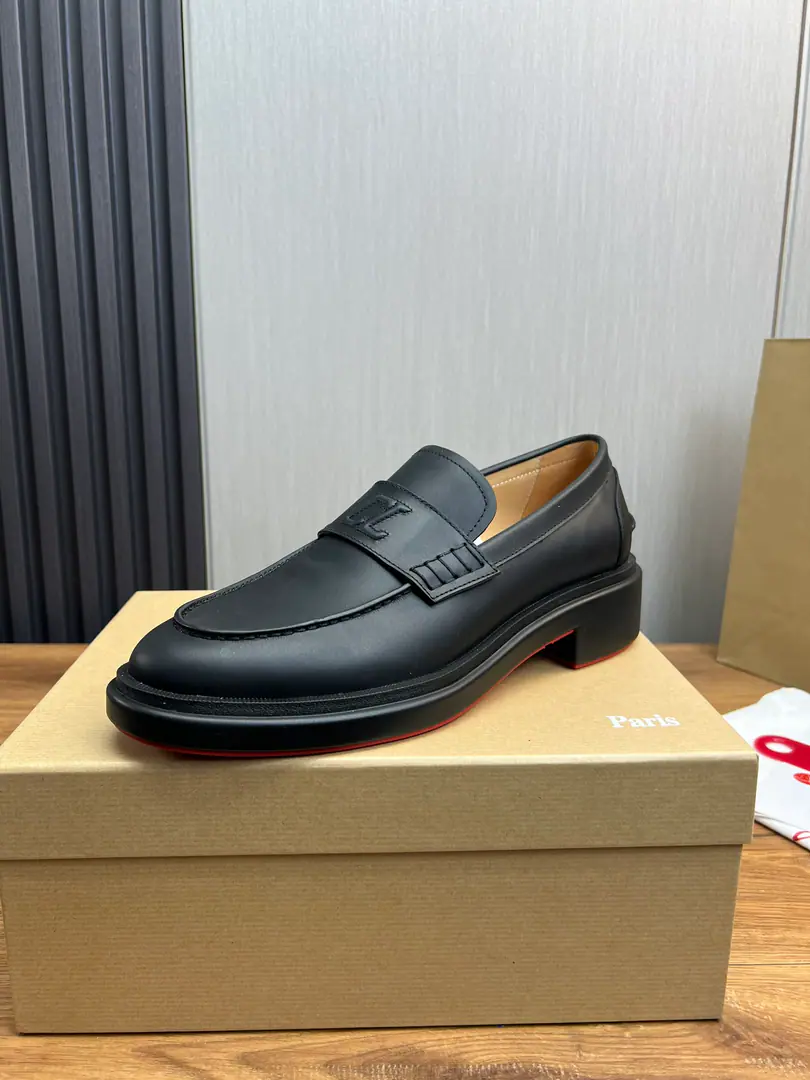 Plant CL Red bottom boots.🆑1:1Original Open.Synchronise update of the network～ Christian* Louboutin, The shoe is imported into the skin of the cow.+In the skin of the watered cow., Original thick red bottom, Slipperproof.⬆️ Full cabinet packing🎁39-45（45.46Make a no-refund order.）