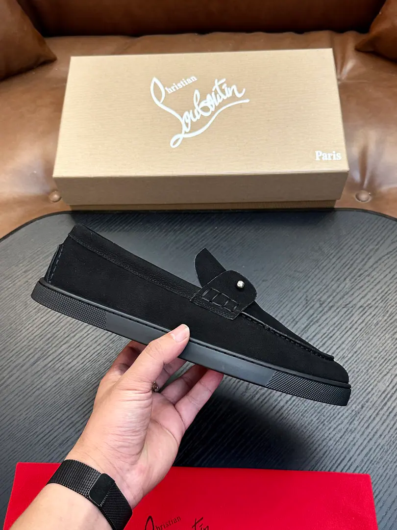 Christian Louboutin（Red bottom shoes.）Italian men's leisure shoes.！Every pair of Italian hand-made shoes with a simple classic., The upper feet are very comfortable.！ This shoe face is in the eye, cow skin., In the top of the top, the top of the top.！The base is combined with the original rubber film., In the cow's skin.！Brands are for modeling., A private model is manageable.!Original Box Packaging, Shoes and shoes.！39 40 41 42 43 44 （38 45 46Do it.）
