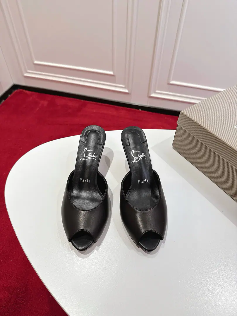 🆑 Top Original Box Christian Louboutin | 2025s𝐒The original is heavy load.CLClassic paint fish with high-mouthed slippers.～ ❤︎ Shoe.: Black as red as a conflict., A perfect interpretation of the classic of the pair of heels., The type of line is elegant., Packages are fit to the foot., It's a charm for hand-shoes. ❤︎ Material: Imports of real sheep. ❤︎ Uchi.: In the pellets of the sheep. ❤︎ Otsumi!: The paint is so thick. ❤︎ Size: 34-43「34.40.41.42.43Make a no-refund order.」 ︎︎❤︎ Color: Five Colors ❤︎ He's tall.: NYO5.5cm